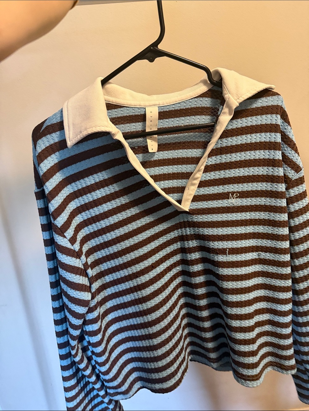 Missguided + Striped V-Neck Sweater in Light Blue and Brown